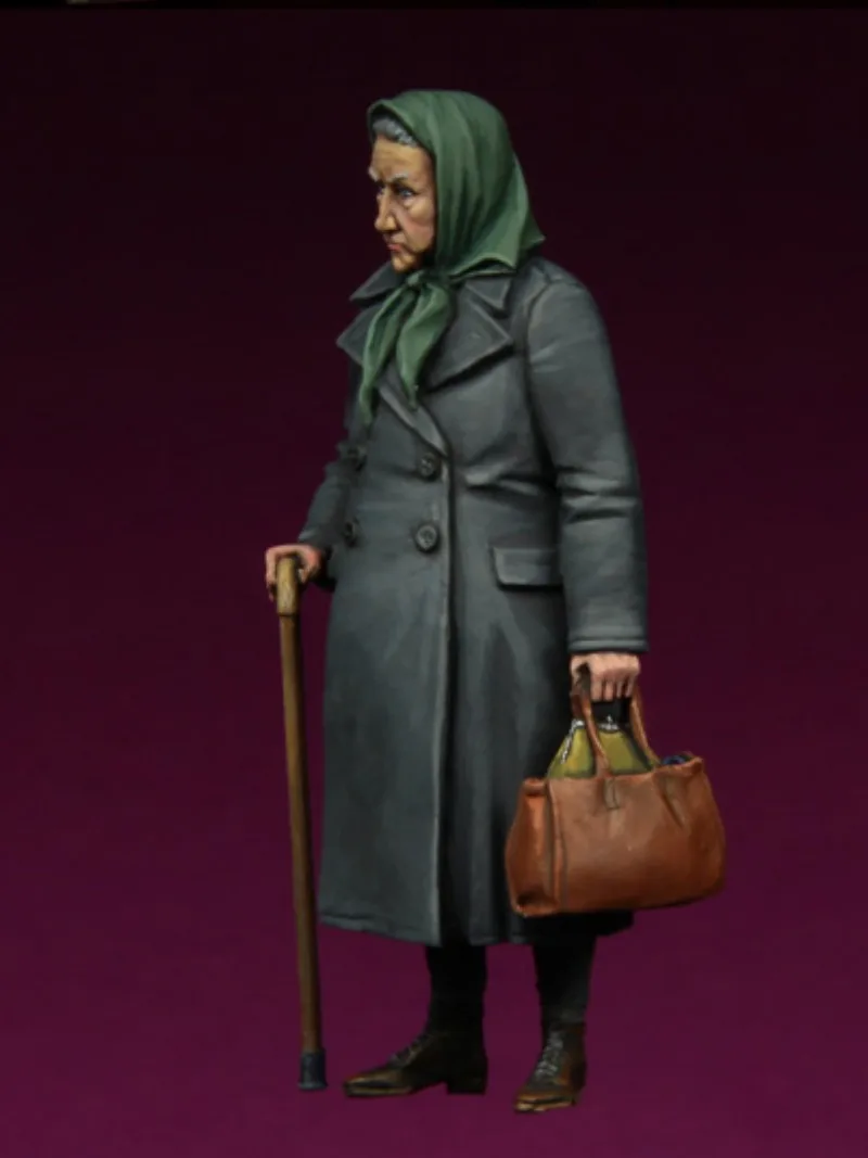 1/35 Scale Resin Elderly Woman Model Kit 2 1/35 Scale Resin Elderly Woman Model Kit - Image 2
