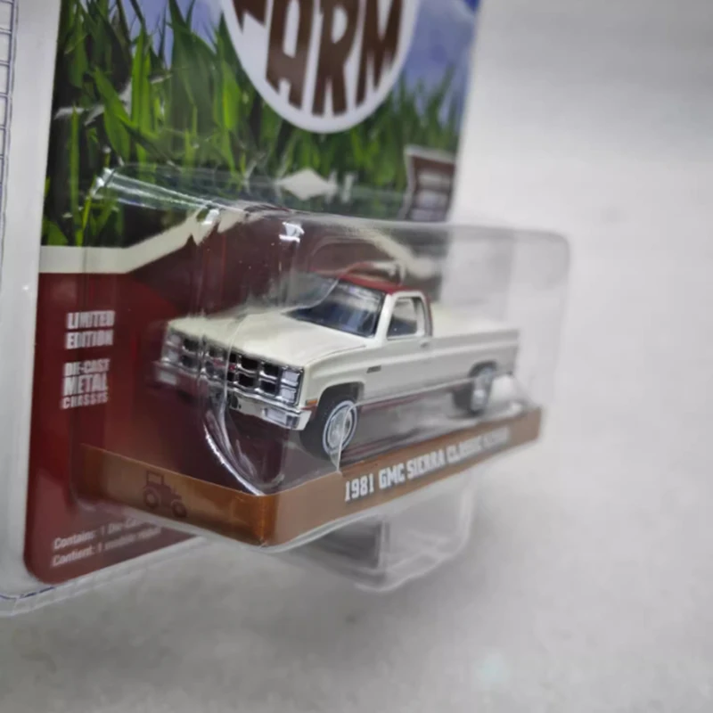 1981 GMC Sierra Classic K2500 Diecast Model 1:64 3 1981 GMC Sierra Classic K2500 Diecast Model 1:64 - Image 3