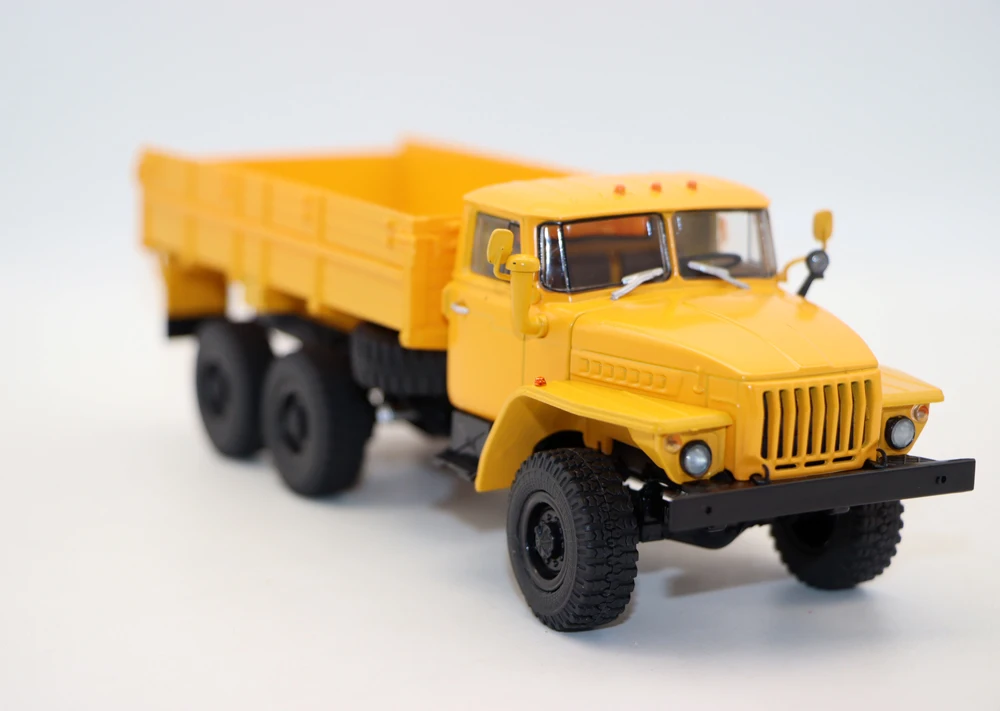 1/43 URAL 43202 Flatbed Truck Diecast Model for Collection 2 1/43 URAL 43202 Flatbed Truck Diecast Model for Collection - Image 2
