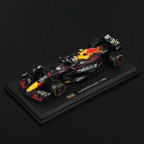 Bburago 1:18 Scale Red Bull Racing Model Set - Image 8