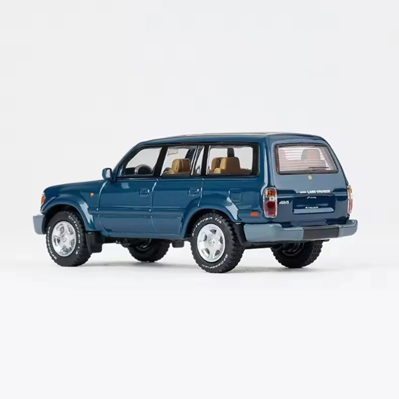 MASSDI 1:64 Alloy SUV Car Model Collection 4 MASSDI 1:64 Alloy SUV Car Model Collection - Image 4
