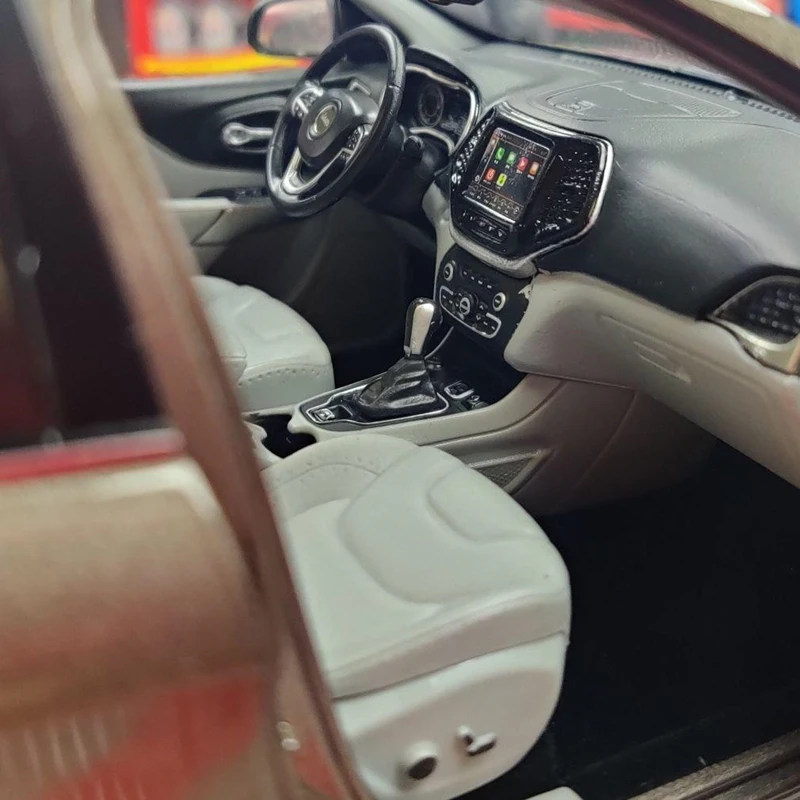 1:18 Alloy Jeep Cherokee Diecast Model Vehicle 5 1:18 Alloy Jeep Cherokee Diecast Model Vehicle - Image 5