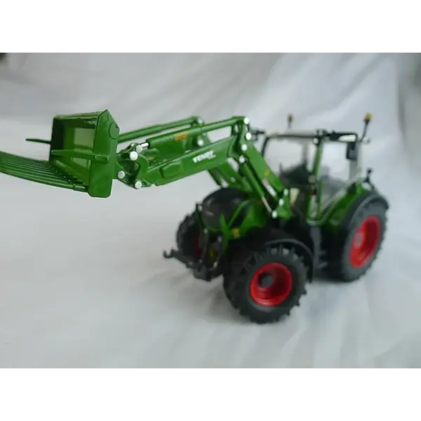 Diecast Fendt 313 Vario Front Loader Model - Image 3