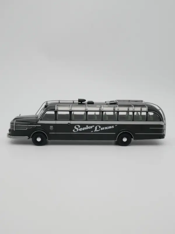 Diecast Ixo 1:43 Scale Vintage Krupp Bus Model - Image 2