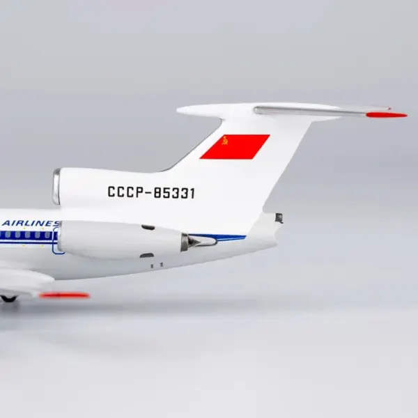 Soviet Tu-154B-2 Alloy Diecast Model 1:400 - Image 5