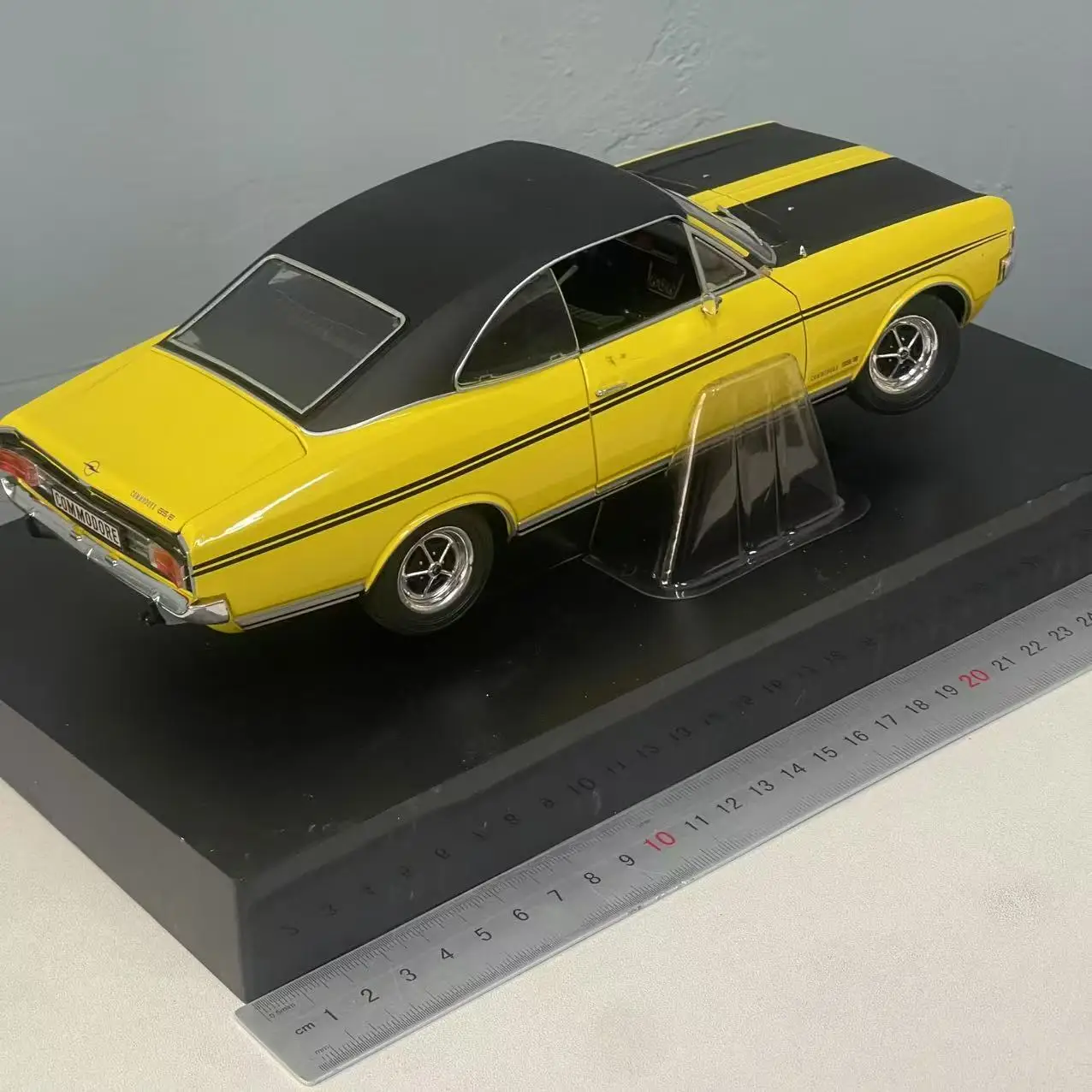 1:18 Scale 1972 Opel Commodore GS/E Model 3 1:18 Scale 1972 Opel Commodore GS/E Model - Image 3