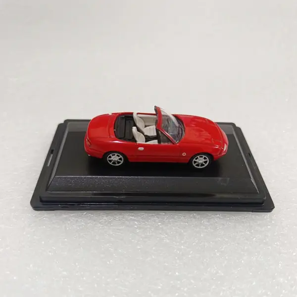 1:76 Scale MX5 Mk1 Diecast Model Car - Image 4