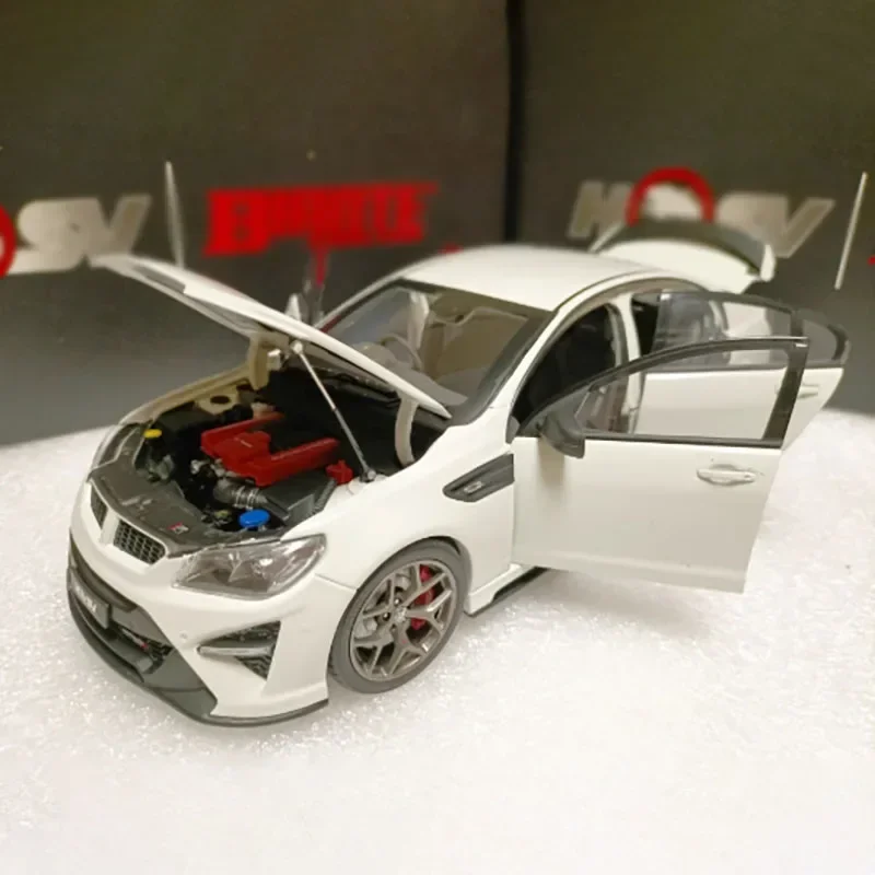 1:18 Holden HSV GTSR HERON White Diecast Model 4 1:18 Holden HSV GTSR HERON White Diecast Model - Image 4