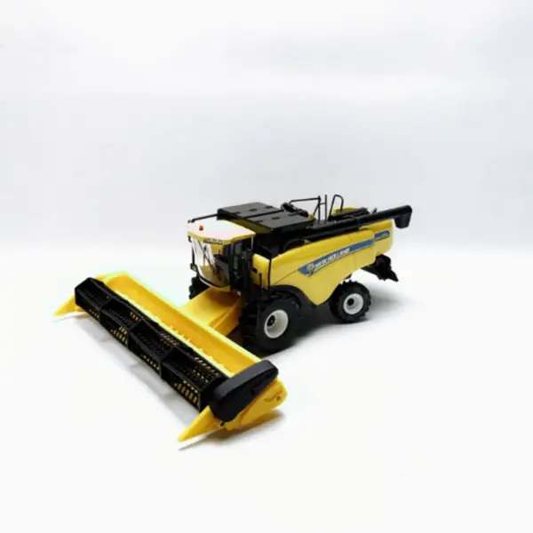ERTL 1/32 New Holland CX6090 Combine Model - Image 2