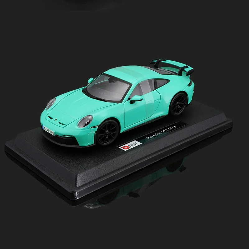 Bburago 1:24 Porsche 911 RSR Diecast Model 8 Bburago 1:24 Porsche 911 RSR Diecast Model - Image 8