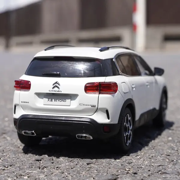 1:18 Citroen C5 AIRCROSS Alloy Diecast Model - Image 4