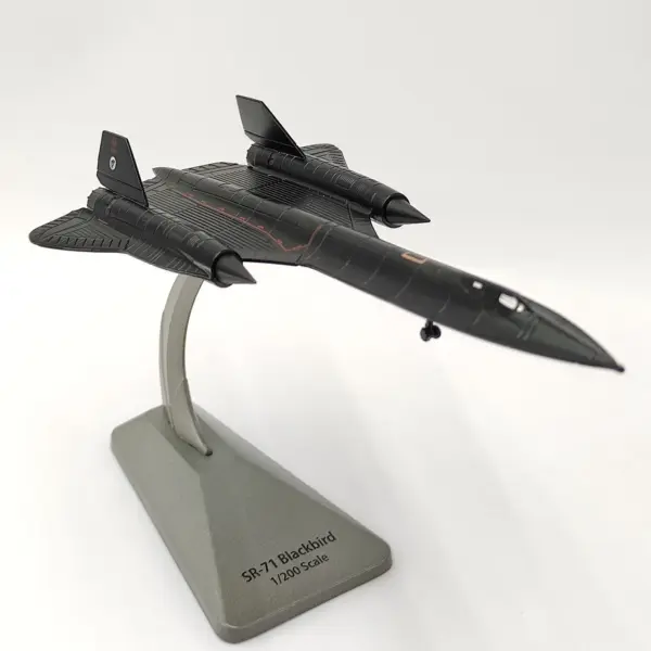Diecast 1/200 Scale SR-71 Blackbird Model - Image 5