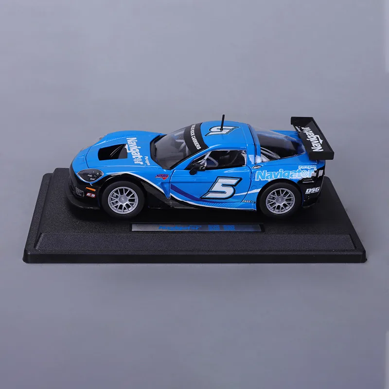 1:24 Chevrolet Corvette C6R Diecast Model 4 1:24 Chevrolet Corvette C6R Diecast Model - Image 4