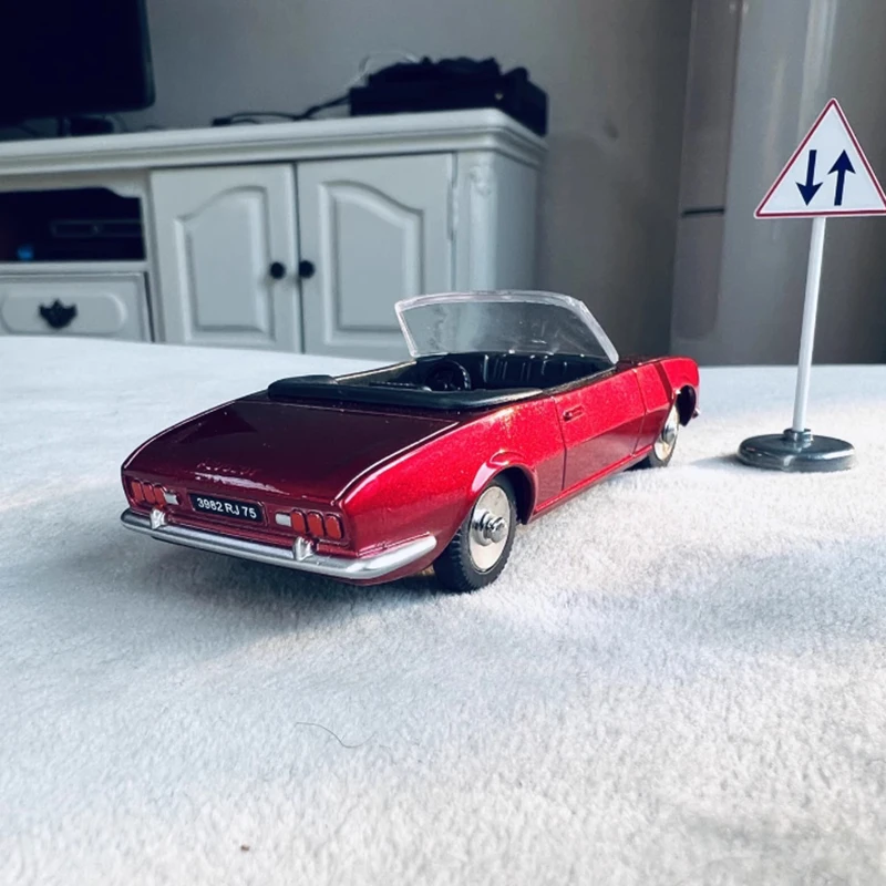 1:43 Dinky Cabriolet Alloy Model Car 6 1:43 Dinky Cabriolet Alloy Model Car - Image 6