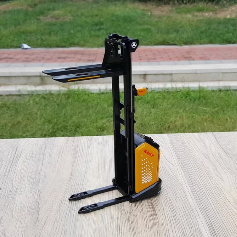 1:15 Scale SANY 2T Forklift Alloy Model Collection 7 1:15 Scale SANY 2T Forklift Alloy Model Collection - Image 7