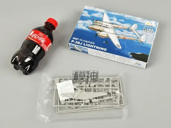 P-38J Lightning Aircraft Model Kit 1:144 Pass Set - Image 3