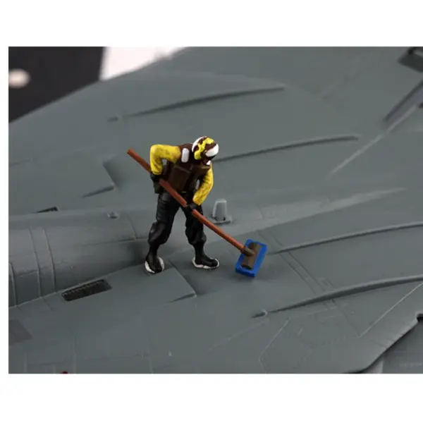 1/72 US Navy Aircraft Carrier Scene Set of 5 Models - Image 6