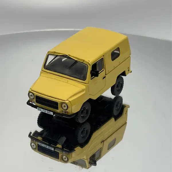 Soviet Luaz 969M 1/43 Scale Diecast Model - Image 8