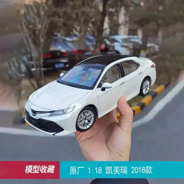 1:18 Scale 2018 Alloy Camry Model Car - Image 2