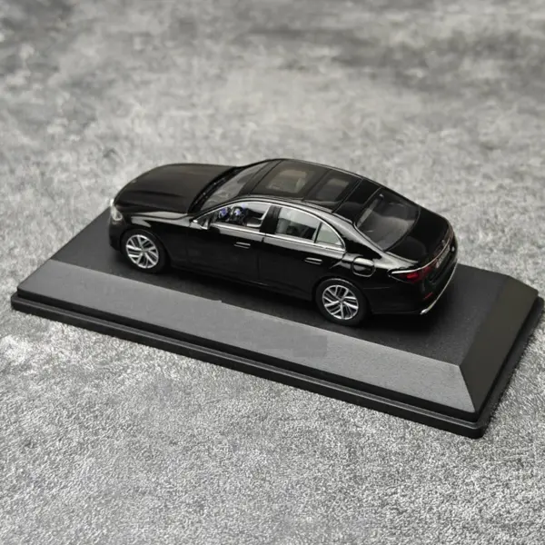 1:43 Scale Alloy E450 W214 Car Model - Image 4