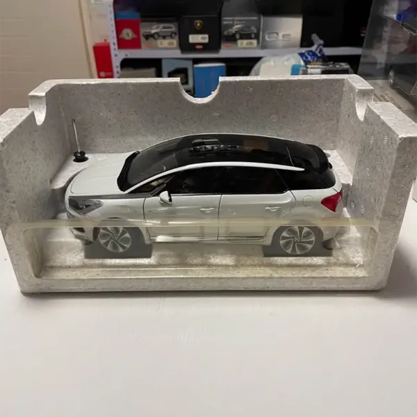 1:18 Scale Changan Axal DS5 Alloy Model Car - Image 6