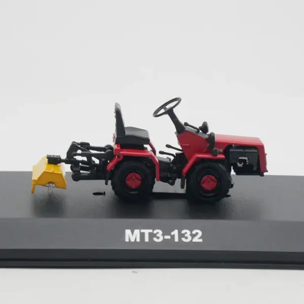 1:43 Scale MTZ-132 Soviet Tractor Alloy Model - Image 3