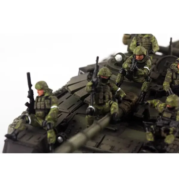 1/72 Scale Resin Russian Armored Vehicle & Soldiers Set - Image 5