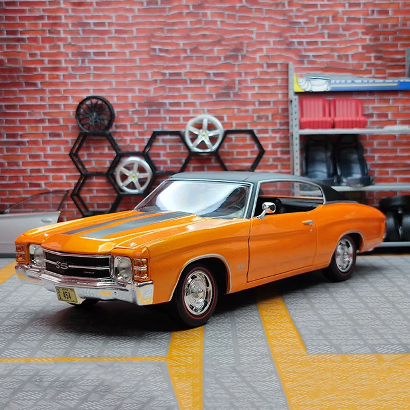 Maisto 1:18 Chevy Chevelle SS 454 Diecast Model 2 Maisto 1:18 Chevy Chevelle SS 454 Diecast Model - Image 2