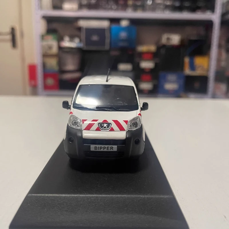 Norev 1:43 Peugeot Bipper Alloy Model Car 4 Norev 1:43 Peugeot Bipper Alloy Model Car - Image 4