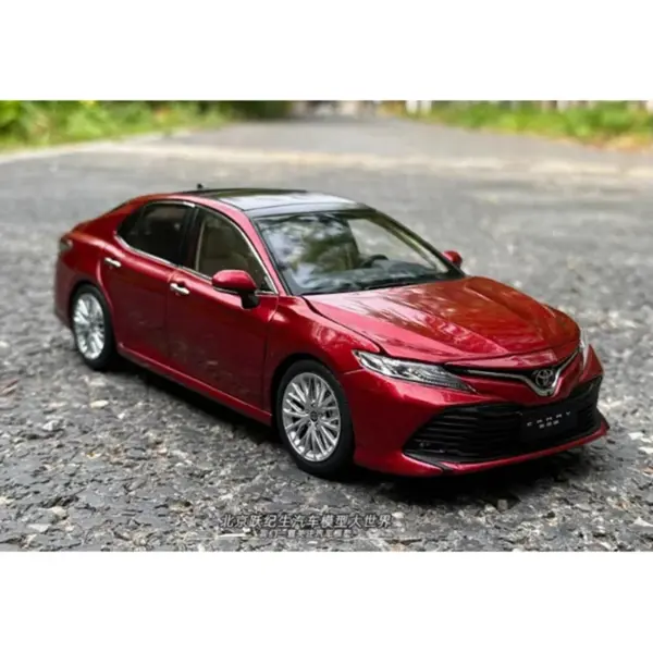 1:18 Scale 2018 Alloy Camry Model Car - Image 7