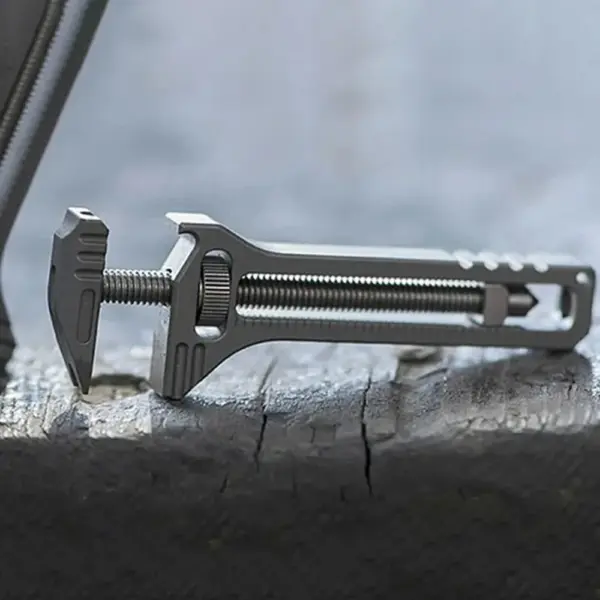 Compact Multifunctional EDC Tool Keychain - Image 3