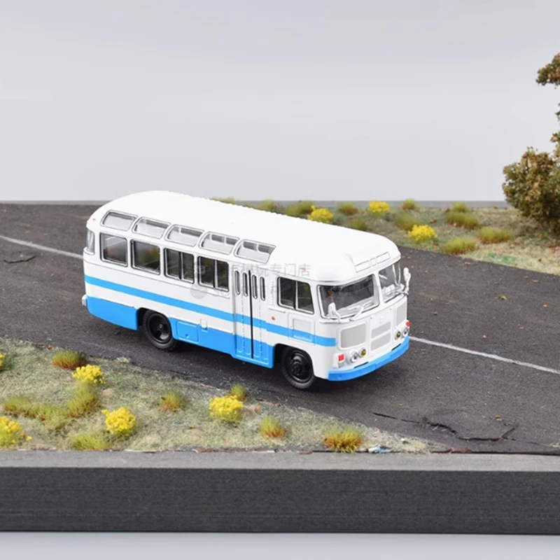 1:43 Scale Russian PAZ-672M Bus Model 2 1:43 Scale Russian PAZ-672M Bus Model - Image 2