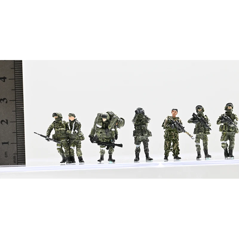 1/72 Russian Soldier Patrol Team Model Set 2 1/72 Russian Soldier Patrol Team Model Set - Image 2