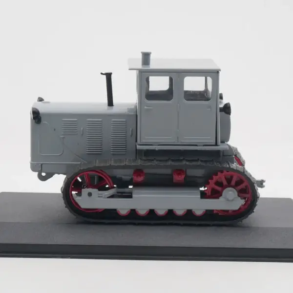 1:43 Scale T-100 Soviet Crawler Tractor Alloy Model - Image 3