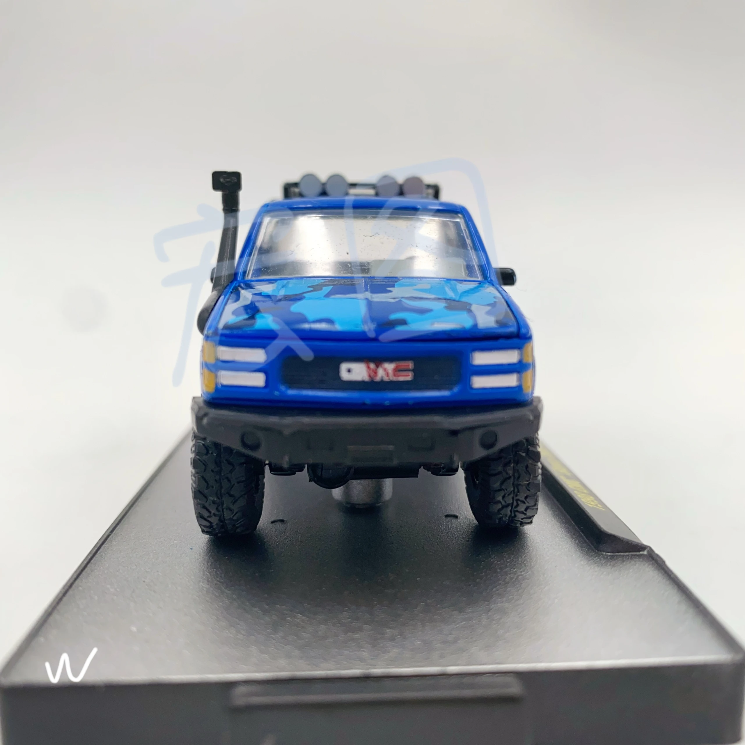 1998 GMC Sierra 1500 4X4 Diecast Model 1:64 5 1998 GMC Sierra 1500 4X4 Diecast Model 1:64 - Image 5