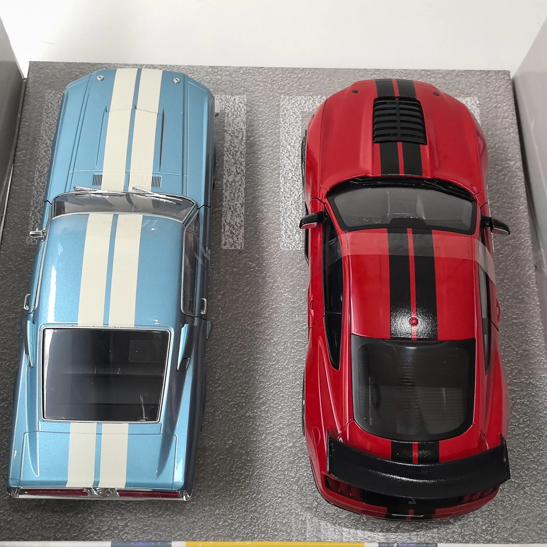 Ford Shelby 2020 GT500 1/18 Diecast Model 4 Ford Shelby 2020 GT500 1/18 Diecast Model - Image 4
