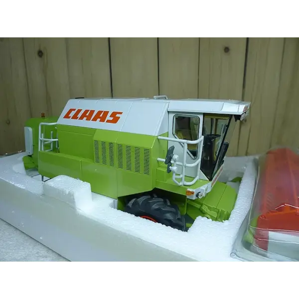 Diecast 1:32 Claas Combine Harvester Model - Image 6