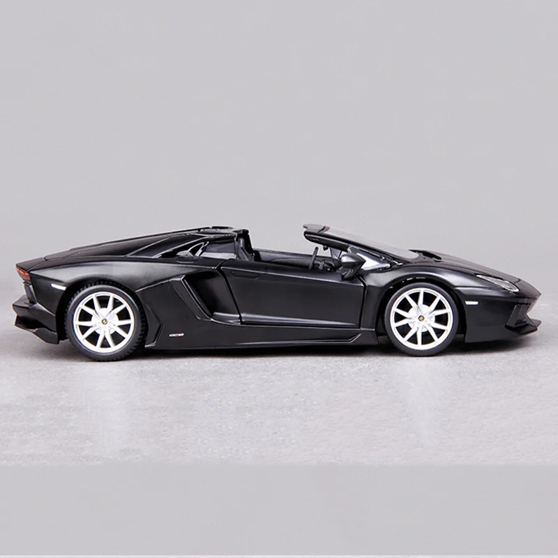 Maisto 1:24 Lamborghini Aventador Diecast Model 3 Maisto 1:24 Lamborghini Aventador Diecast Model - Image 3