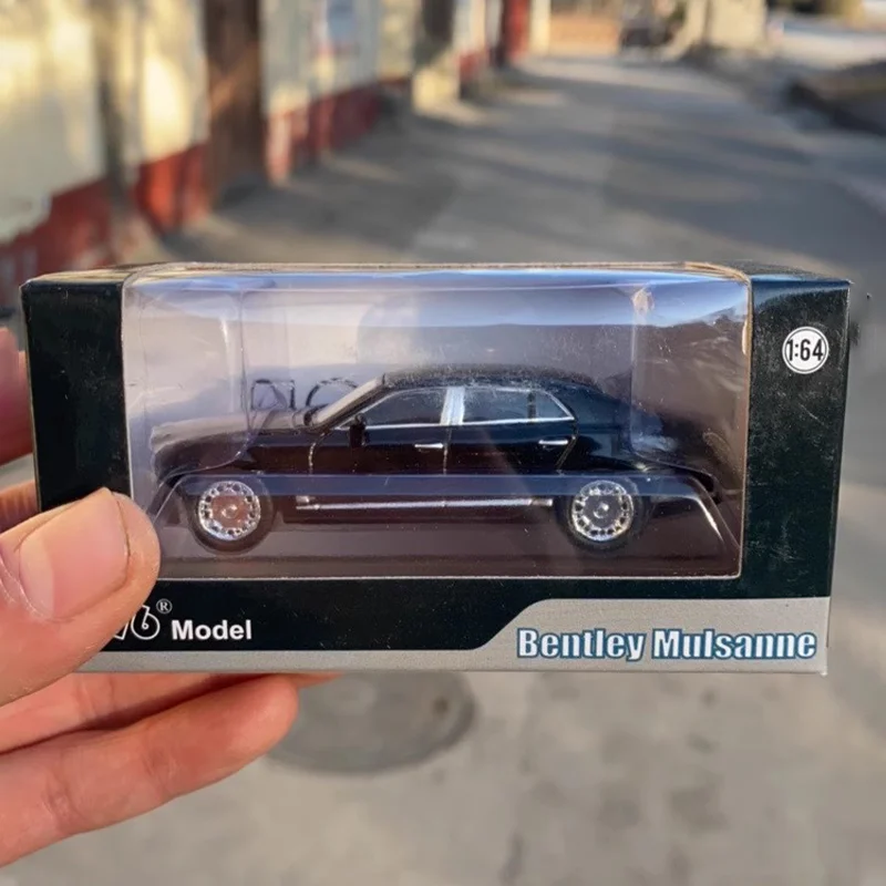 2013 Bentley Mulsanne 1:64 Diecast Model 6 2013 Bentley Mulsanne 1:64 Diecast Model - Image 6