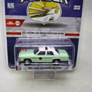 Diecast 1:64 1983 Ford LTD & 1969 Scout Model 8 Sb917abf8786941eb9a40f39fdbce630cF