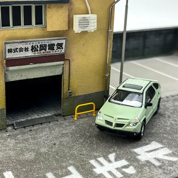 GOC 1:64 Pontiac Aztek Desperado Model - Image 4