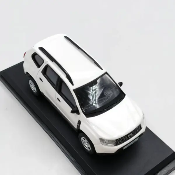 Welly 1:43 Dacia Duster Diecast Model - Image 4