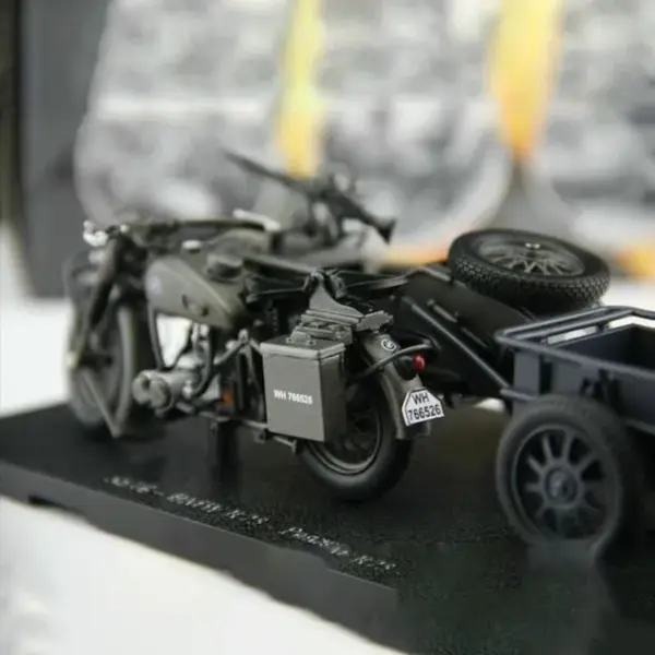 1:24 Scale Alloy R75 Side Tricycle Model for Display - Image 6