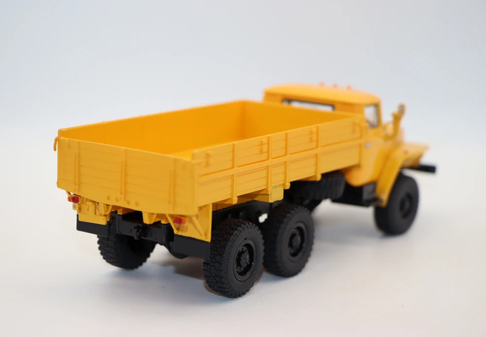 1/43 URAL 43202 Flatbed Truck Diecast Model for Collection 3 1/43 URAL 43202 Flatbed Truck Diecast Model for Collection - Image 3