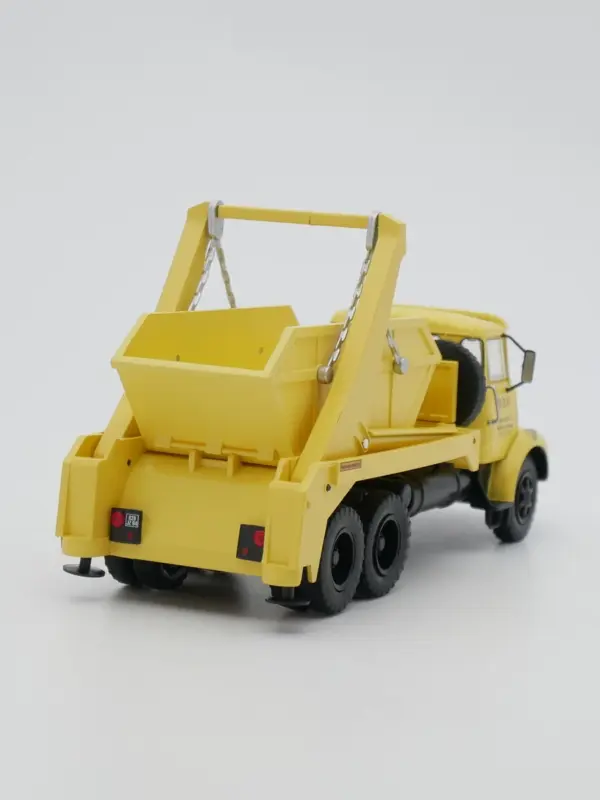 Ixo 1:43 Scale Berliet GLM Dump Truck Model - Image 6
