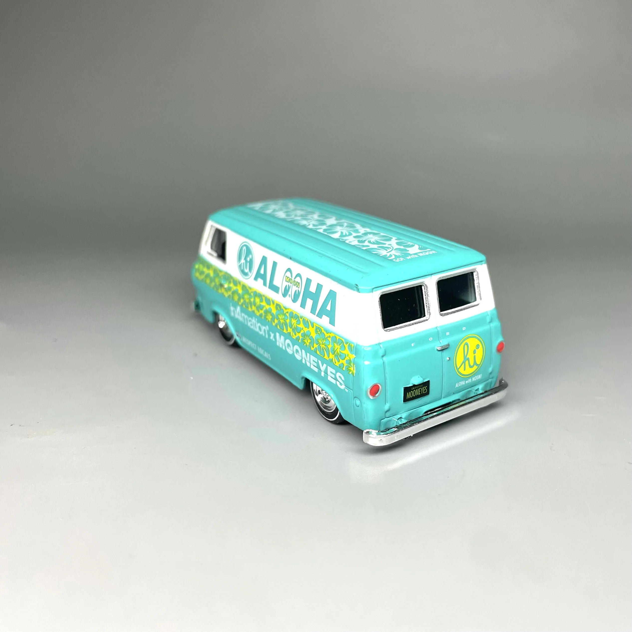 Red Vintage Car Model with Openable Doors 5 Red Vintage Car Model with Openable Doors - Image 5