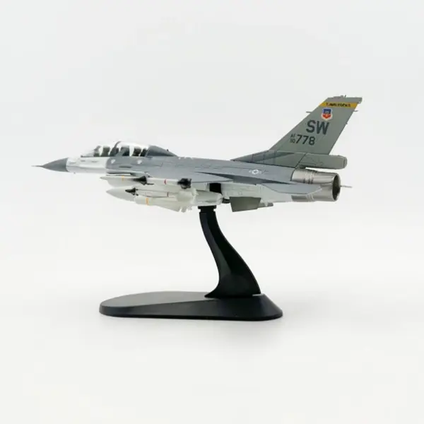 1:72 Scale Diecast F-16D Aircraft Model - Image 4