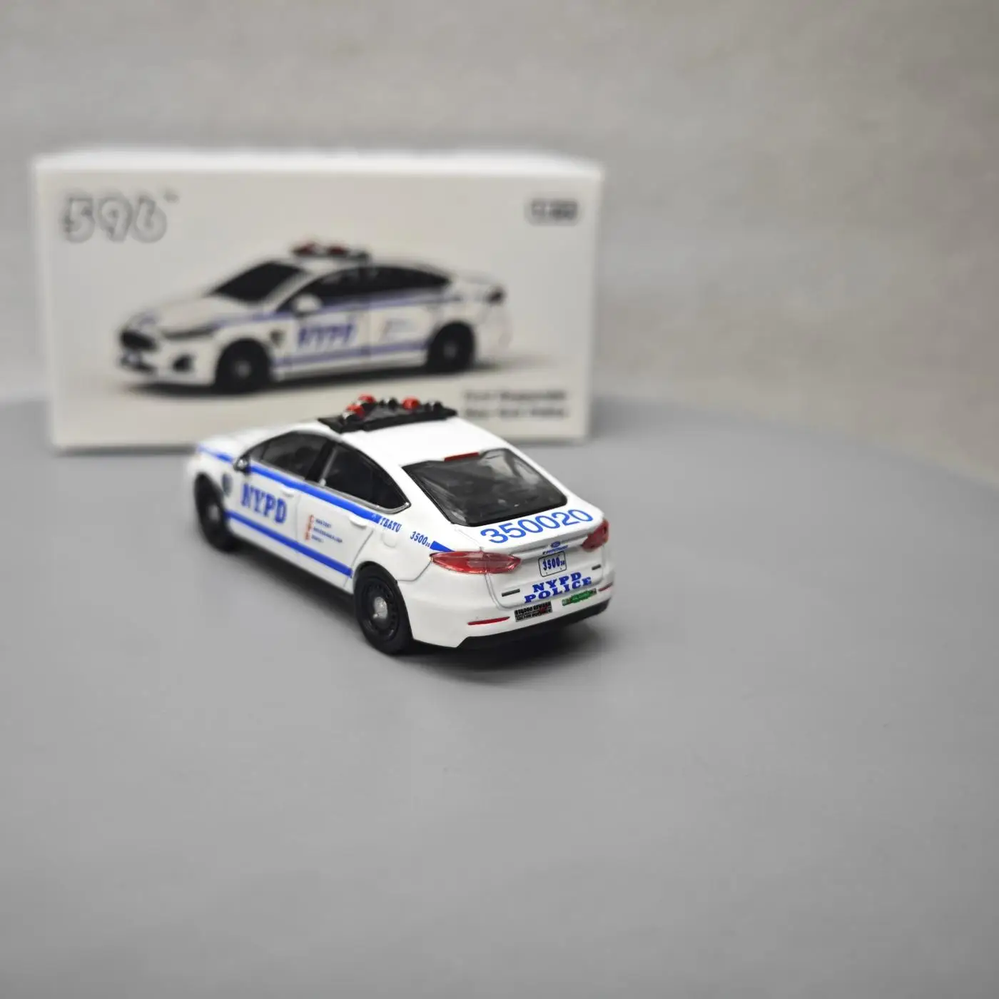 596 1:64 Ford Responder Diecast Car 4 596 1:64 Ford Responder Diecast Car - Image 4