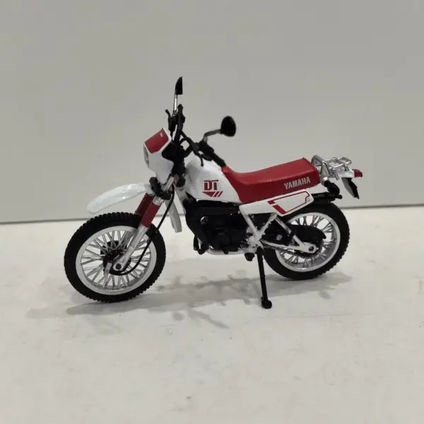 IXO 1:24 Scale Diecast DT 50 LC Motorcycle Model - Image 7