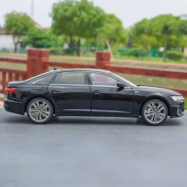 Diecast 1:18 Scale 2019 Audi A6L Model - Image 4